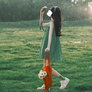 2025夏日绝美超漂亮度假风小裙子绿色印花吊带娃娃裙A字连衣裙女