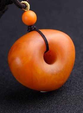 天然老蜜蜡平安扣吊坠俄料原石密蜡民族风项链毛衣链琥珀男女配饰