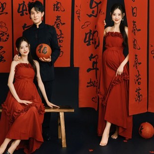 影楼新款孕妇照服装新中式红色晨袍高级感一字肩抹胸敬酒服新娘