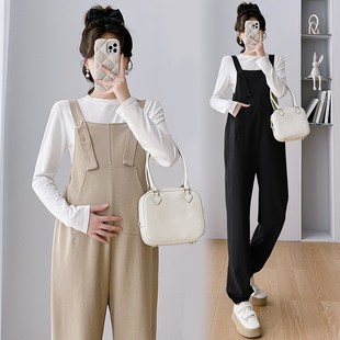 孕妇背带裤时尚外穿减龄大码v2024秋冬季宽松显瘦孕妇装套装两件
