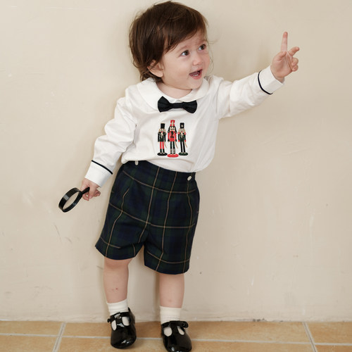 three sailors男童生日礼服两件套装绣花长袖衬衣+格子短裤英伦秋