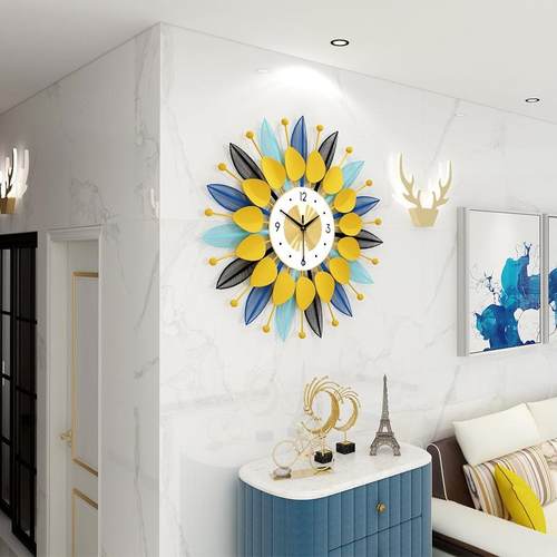 东南亚轻奢钟表挂钟客厅家用高级感挂墙餐厅玄关装饰静音北欧时钟