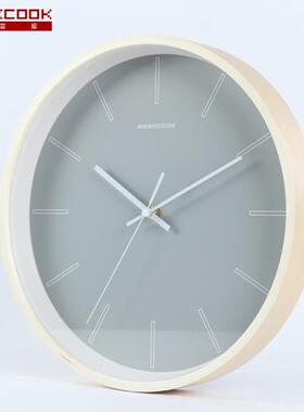 现代简约北欧挂钟：时空云影金属黑色白色原木框静音家用时钟