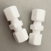 供应PTFE四氟直通接头聚四氟乙烯卡套式 直通接头白色螺纹直通接头