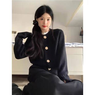 黑色软糯纽扣开衫毛衣女秋冬宽松学院风设计感休闲百搭针织外套潮