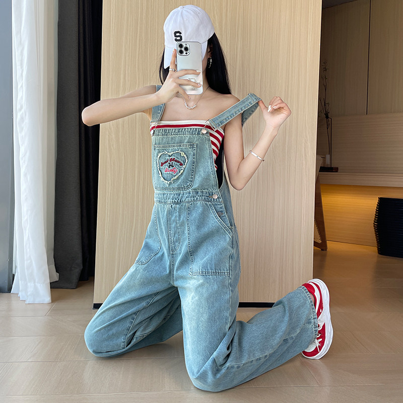 网红刺绣牛仔背带裤女春秋2024新款可爱减龄宽松直筒连体阔腿裤子