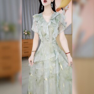 赛菲雅荷叶边印花连衣裙女夏季2025新款v领收腰海边度假漂亮a字裙