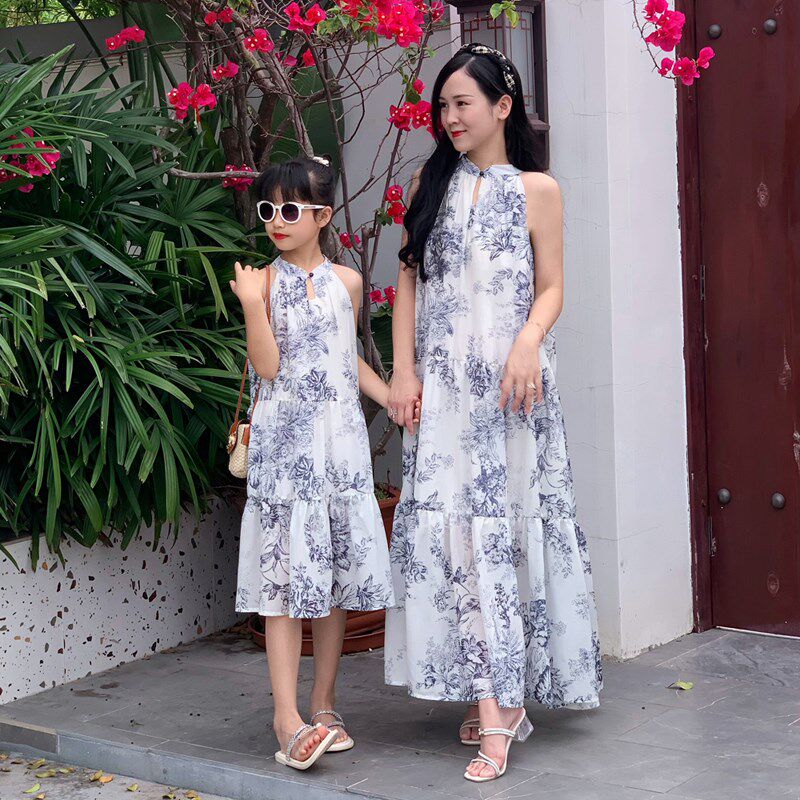 2024亲子装母女装夏装新款新中式水墨画挂脖碎花印花无袖连衣裙