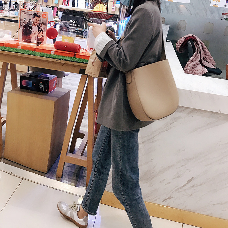 包包2021新款大容量水桶包高级感真皮通勤单肩斜挎包女时尚购物袋,箱包皮具/热销女包/男包,通用款女包,淘宝优惠券,粉丝福利购,淘宝优惠卷