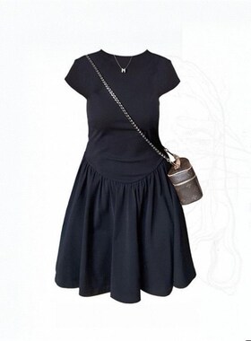 大码胖mm2f025夏季新款梨型身材法式气质赫本风黑色短袖连衣裙女