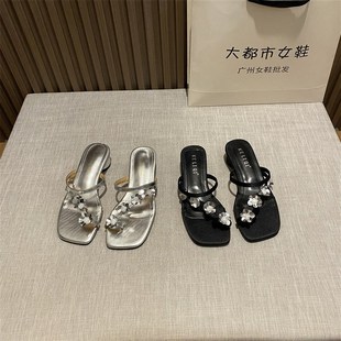 法式 配裙温柔百搭仙女凉拖 水钻花朵套趾粗跟一字拖女夏2B025新款