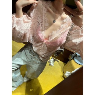 Liln 清透甜美露肩两穿定位蕾丝罩衫 Xinlei 浪漫可视 长袖 衬衫
