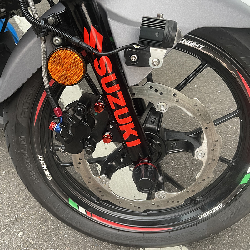 适于铃木gsx250r  踏板UY125车身减震后DL平叉拉花个性装饰反光贴