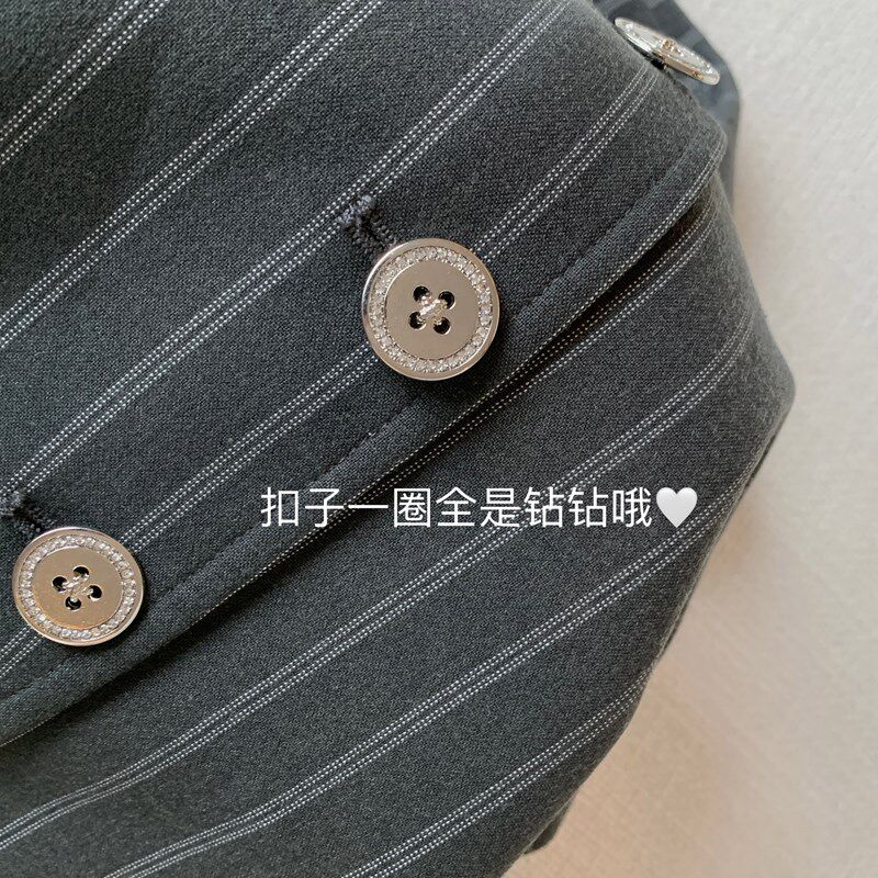 燕尾剪裁马甲蕾丝百褶裙气质套装女J夏款时髦设计感两件套