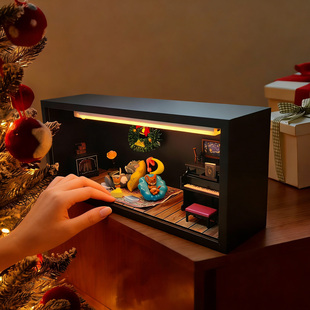 创意卡通手办收纳盒长方体展示盒带灯光装饰摆件猫和老鼠圣诞造景