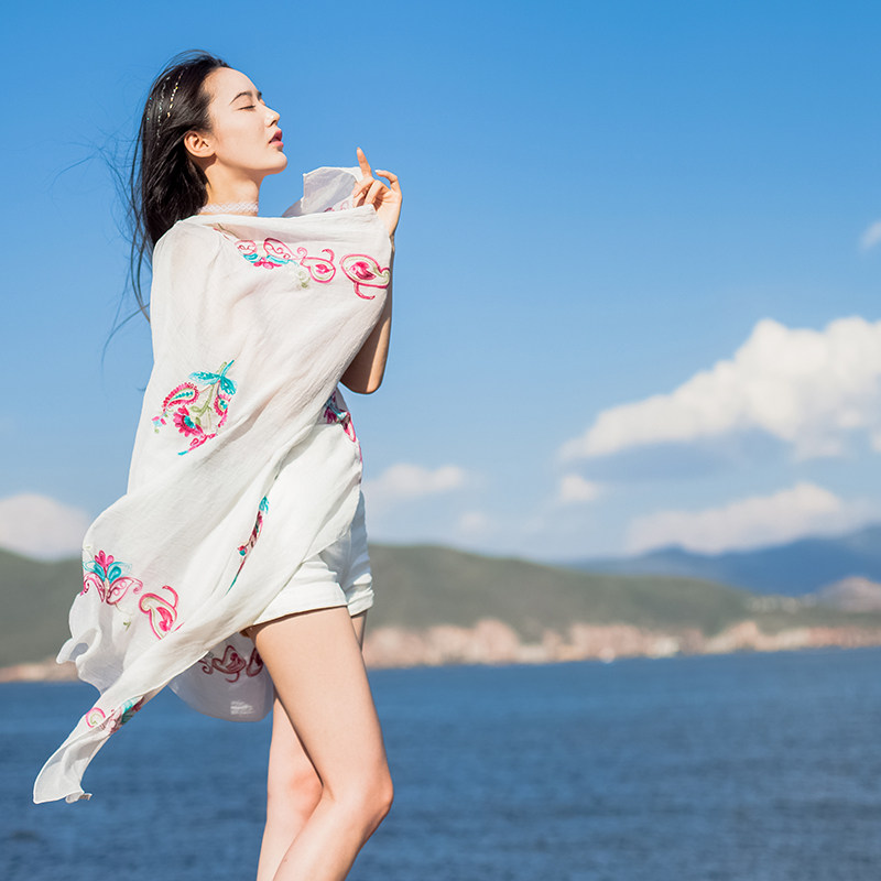 春夏季刺绣民族风围巾大西北茶A卡盐湖披肩女两用丝巾旅.游拍照丽