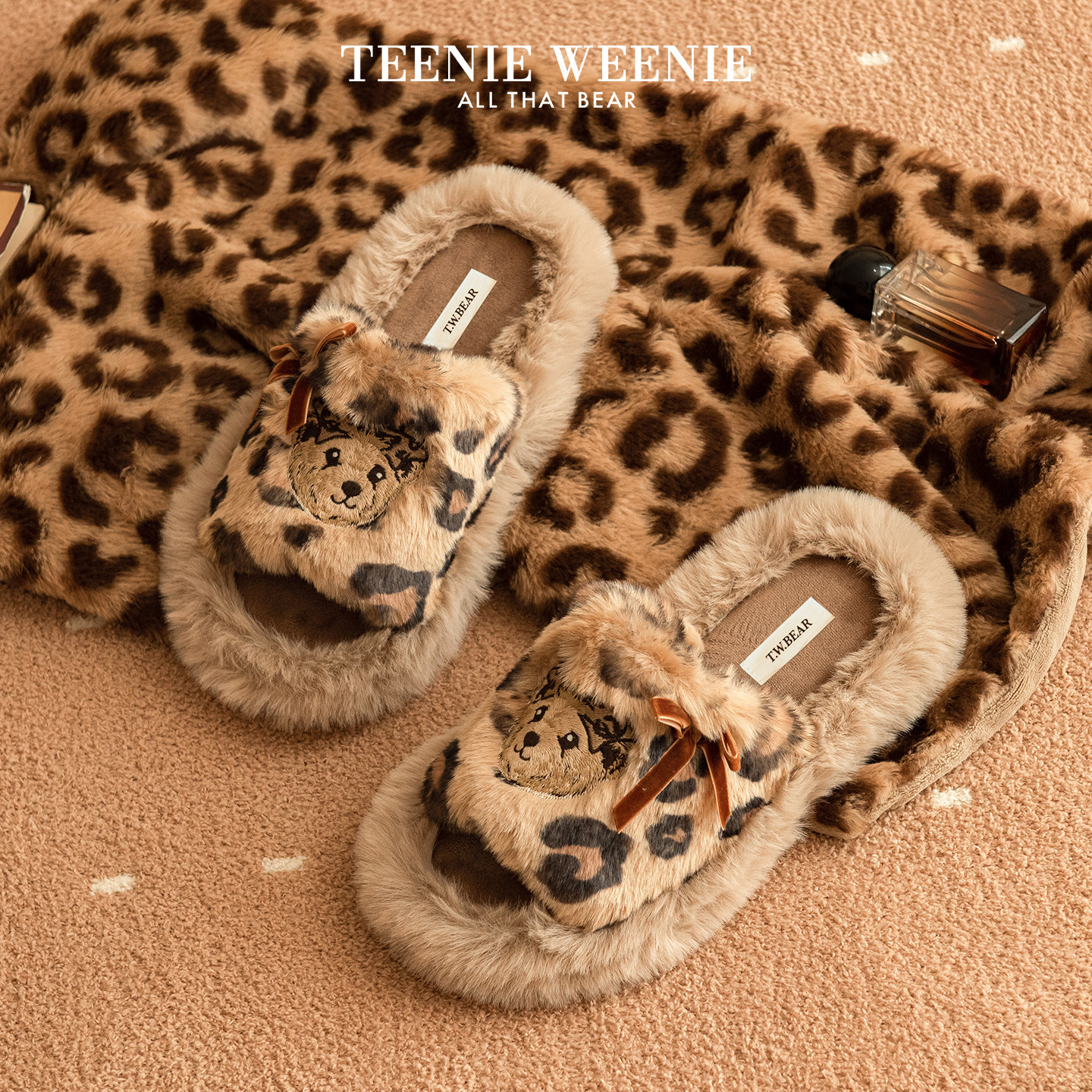 TeenieWeenie保暖拖鞋居家室内毛绒棉拖冬季女款豹纹毛毛拖一字拖