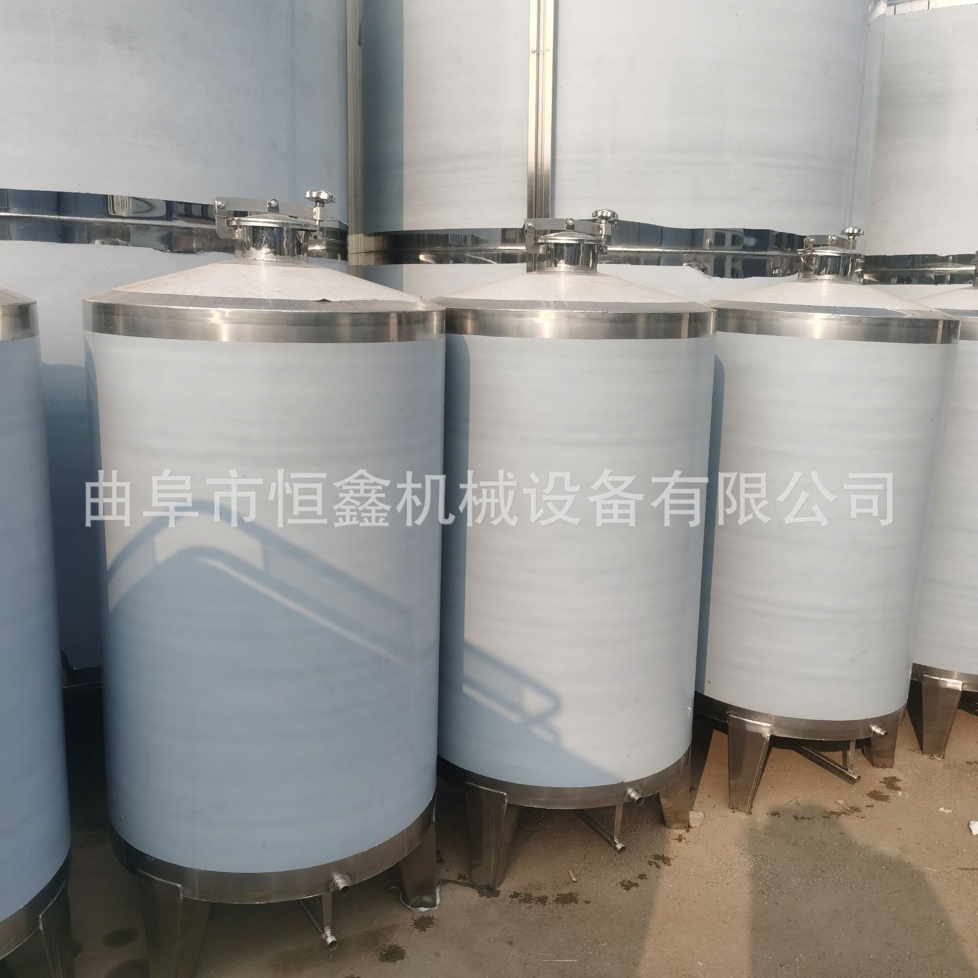 恒鑫制造多规格不锈钢酒罐立式锥形密封储酒罐304不锈钢酿酒设备