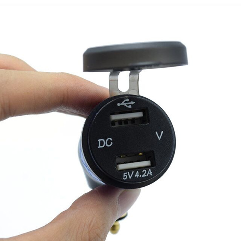 欧规弯头车载USB充电器4.2A数显