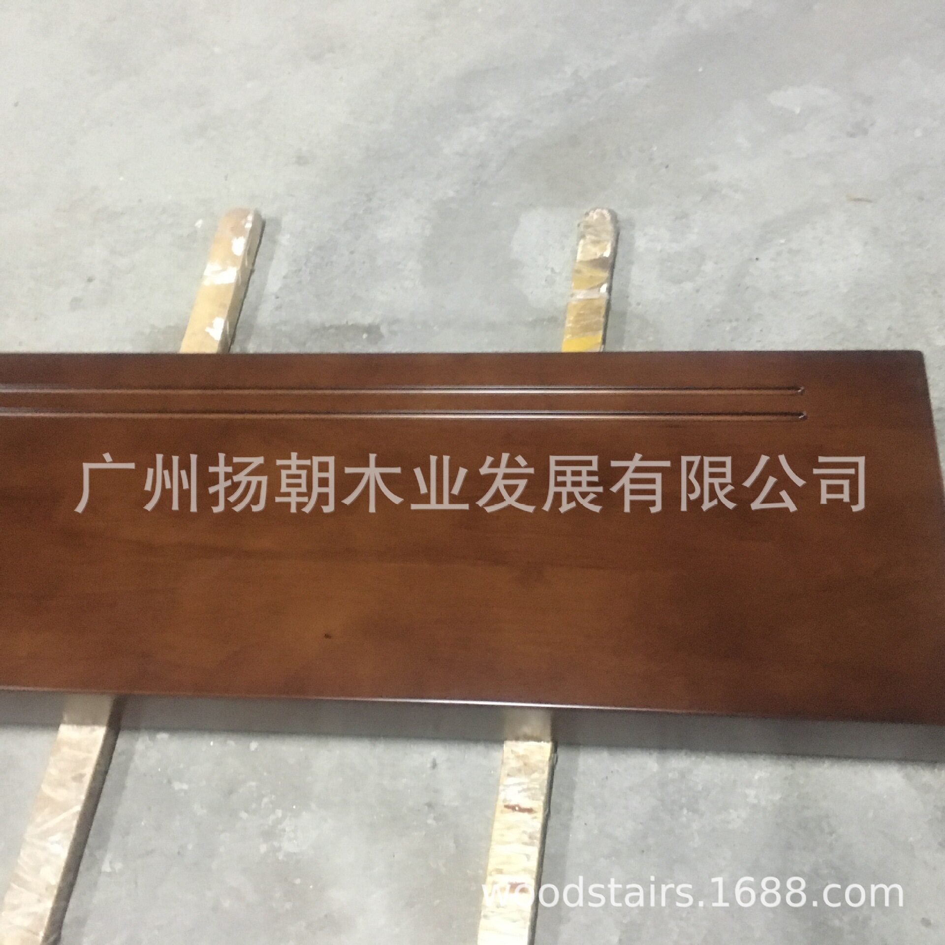 工厂直销橡胶木实木踏步防滑静音家用环保木楼梯