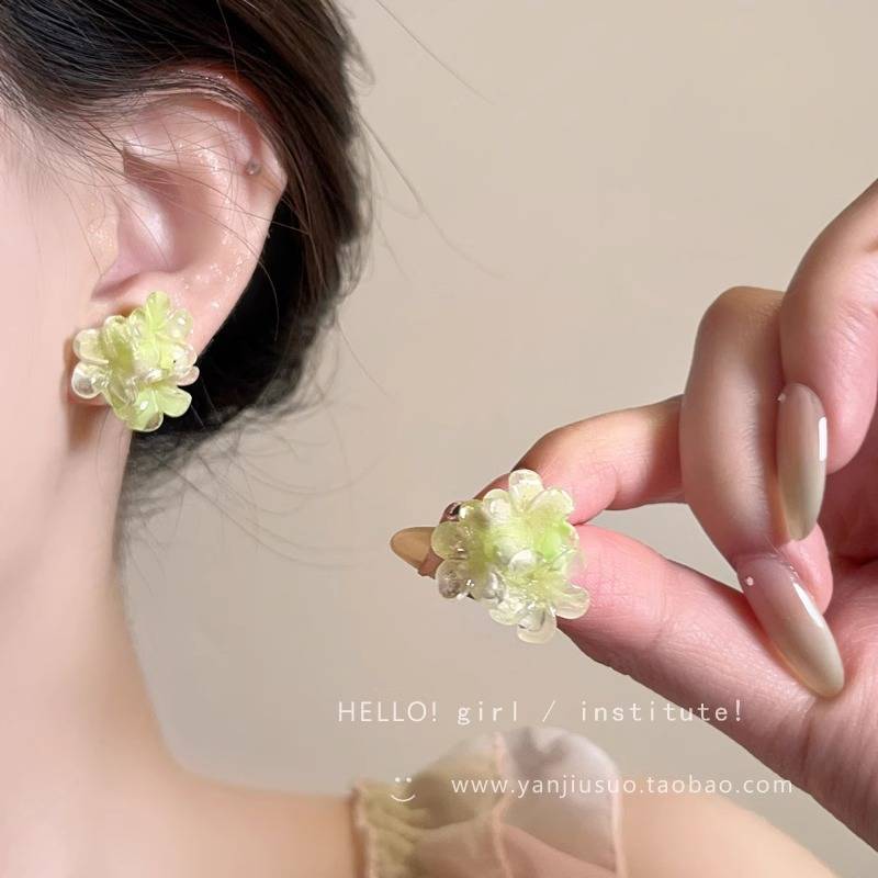 春夏渐变彩色树脂三瓣花耳环设计感小众女森系甜美小清新耳钉