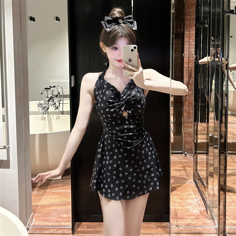 连体裙式泳衣女夏挂脖微胖女孩遮肉显瘦复古笑脸印花保守海边沙滩