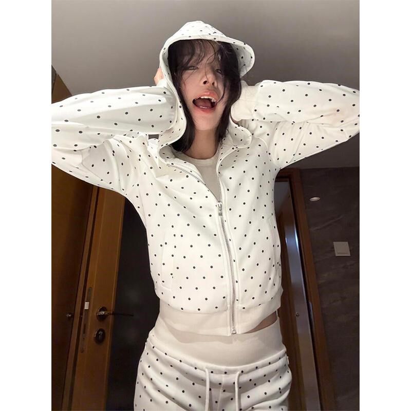 白色连帽卫衣女初春穿搭波点修身短款外套高腰显瘦短裤运动套装潮