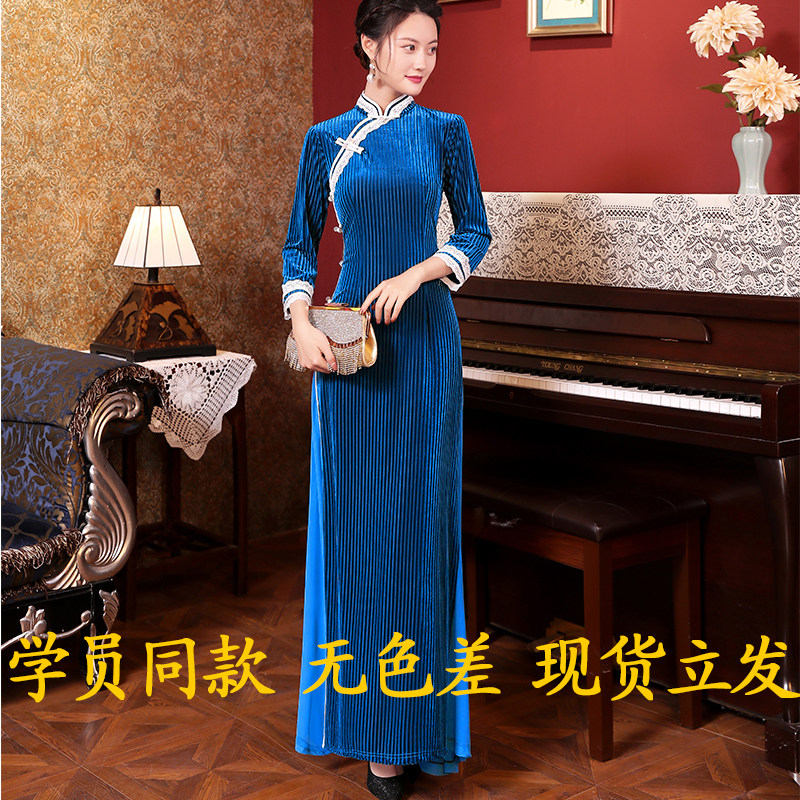 2021新款改良版连衣裙年轻款少女条纹丝绒长款优雅走秀表演旗袍女