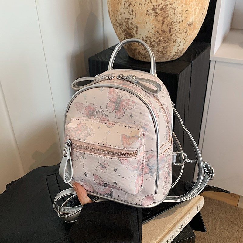 今年流行超火小众女式双肩包2024新款潮时尚百搭后背包出游旅行包