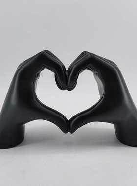 跨境比心爱心摆件装饰品设计家居庭院摆件创意艺术摆件爱心树脂