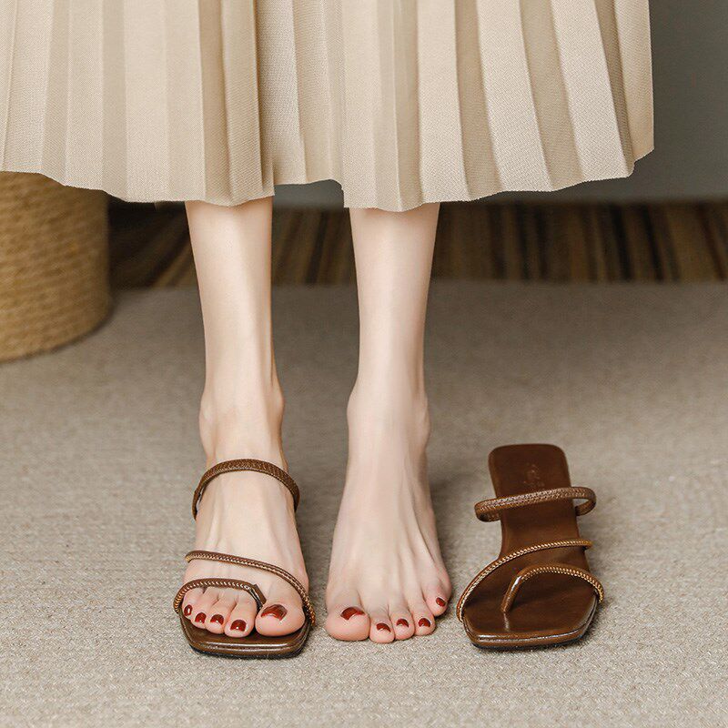 法式棕色方头细跟高跟夏天凉鞋女2024新款爆款拖鞋女Y夹趾细带软