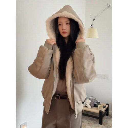 OkayThxBye大理石仿水貂毛座山雕