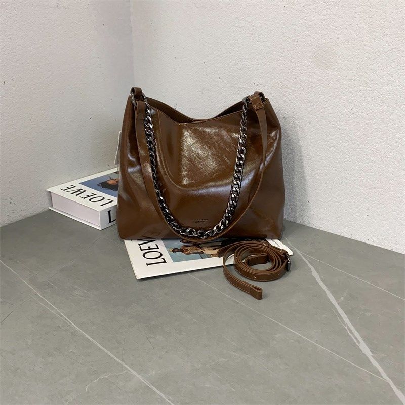 2024新款时尚油蜡皮水桶u包洋气链子手提包休闲软皮大容量单肩斜,箱包皮具/热销女包/男包,水桶包,淘宝优惠券,粉丝福利购,淘宝优惠卷