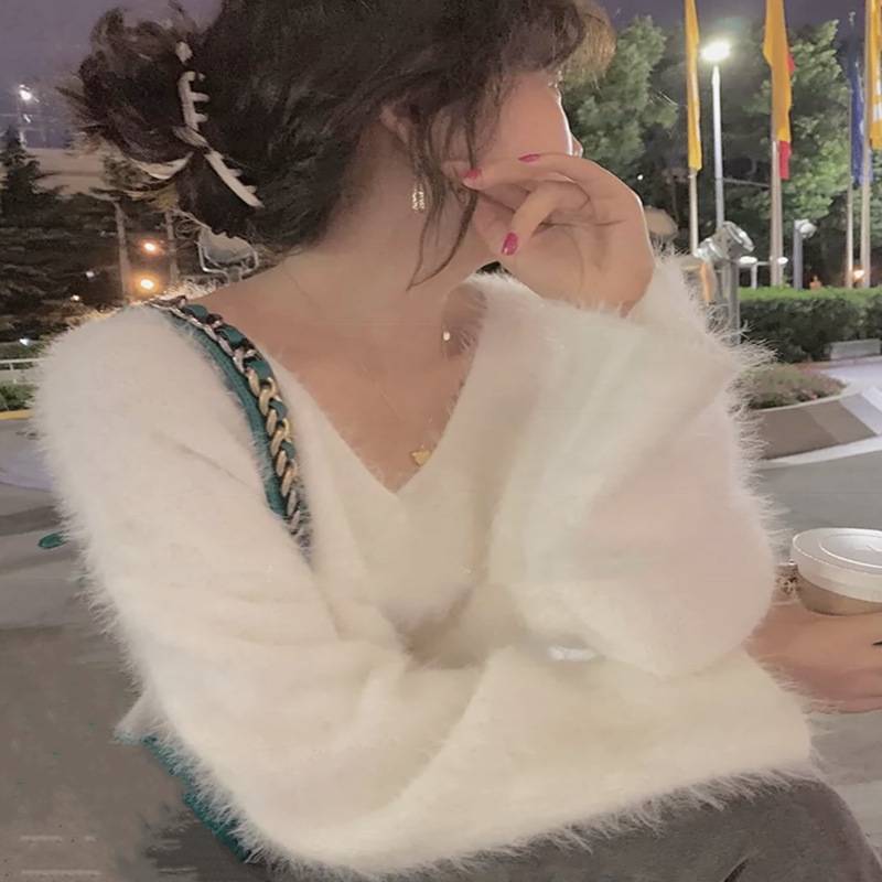 艾纯诗秋冬新款韩版白色V领海马毛衣女宽松仿水貂绒针织外套上衣