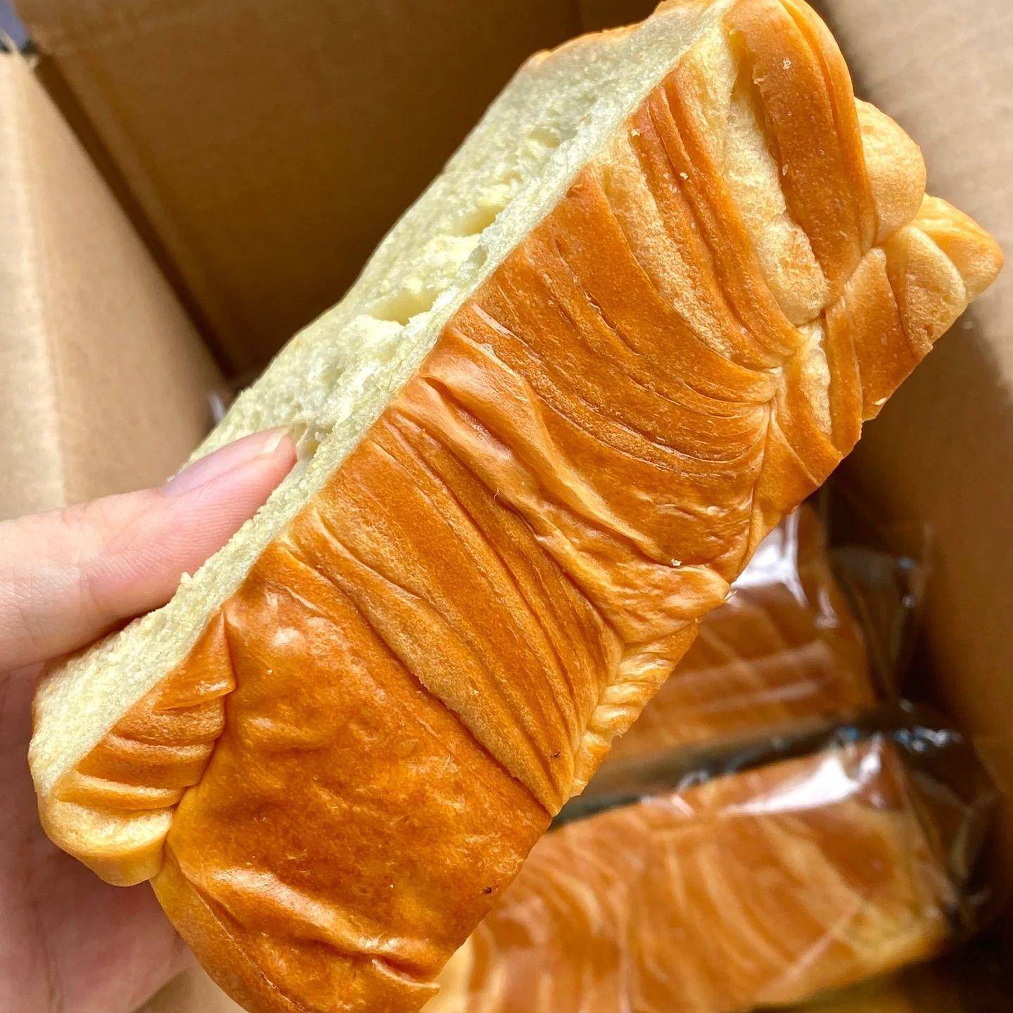 新货现烤牛乳厚切吐司切片面包整箱糕点懒人早餐速食新鲜代餐充饥