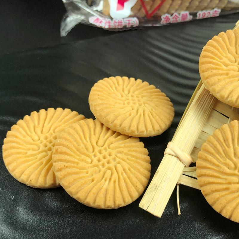 大牛饼干 80后东北老式大块圆形早茶瓶 整箱奶油八零后的怀旧饼干