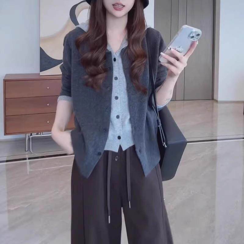 新品慵懒风假两件连帽针织开衫女秋2026大码灰色纽扣毛衣百搭洋气