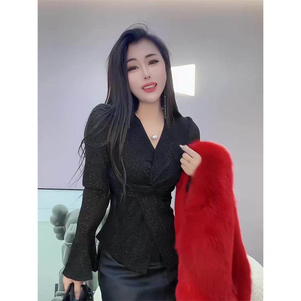 新品打底衫女秋冬季洋气内搭上衣V领时尚高级感修身显瘦黑色长袖T