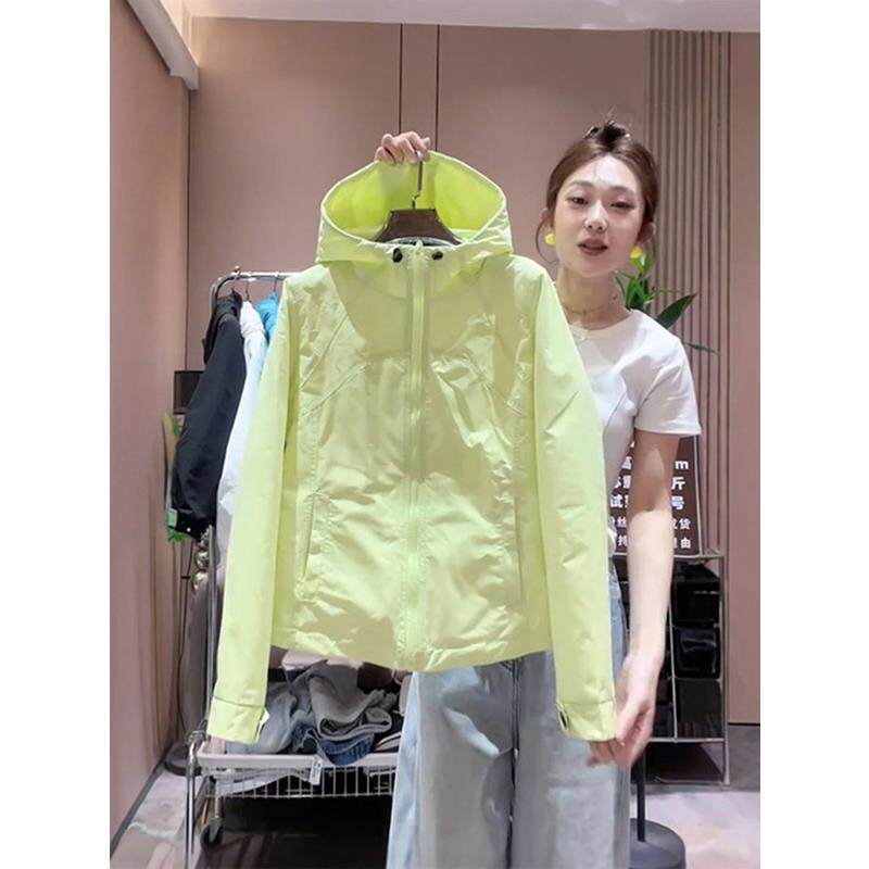 新品白色冲锋衣外套女春秋2026欧货短款时尚薄款休闲修身收腰夹克