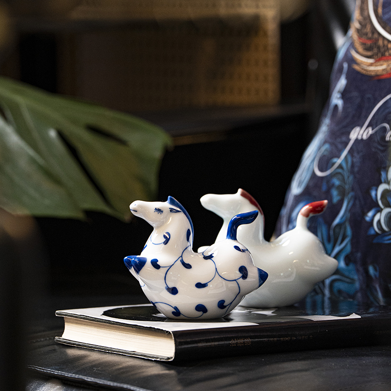 景德镇陶瓷可爱马摆件生