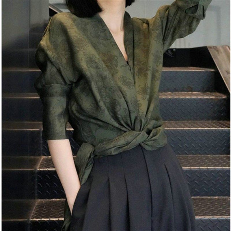 商场撤柜别致独特洋气小衫小众设C计高级感绿色提花缎面衬衫初夏,女装/女士精品,大码内搭,淘宝优惠券,粉丝福利购,淘宝优惠卷