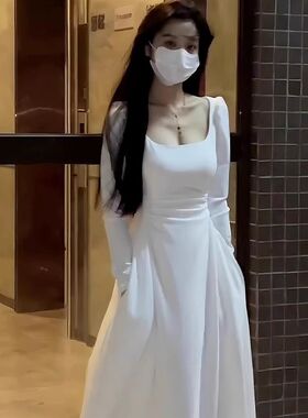 法式高级感黑色连衣裙子女秋季2024新款长袖气质收腰方领秋冬长裙