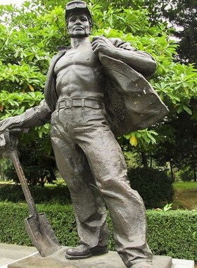 公园景观小品艺术劳动煤矿井建筑工人玻璃钢仿铜雕塑定制户外摆件