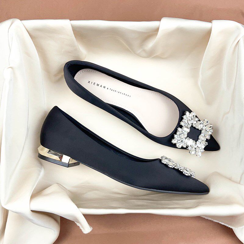 法式水钻黑色尖头平底鞋女2024夏秋季新款浅口绸面低跟单鞋一脚蹬