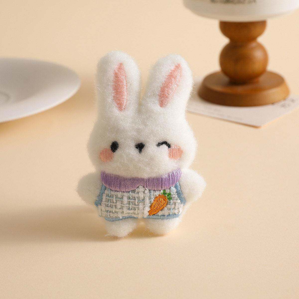 卡通可爱胡萝卜兔子毛绒公仔挂件软萌腮红全身兔包包胸针小挂饰