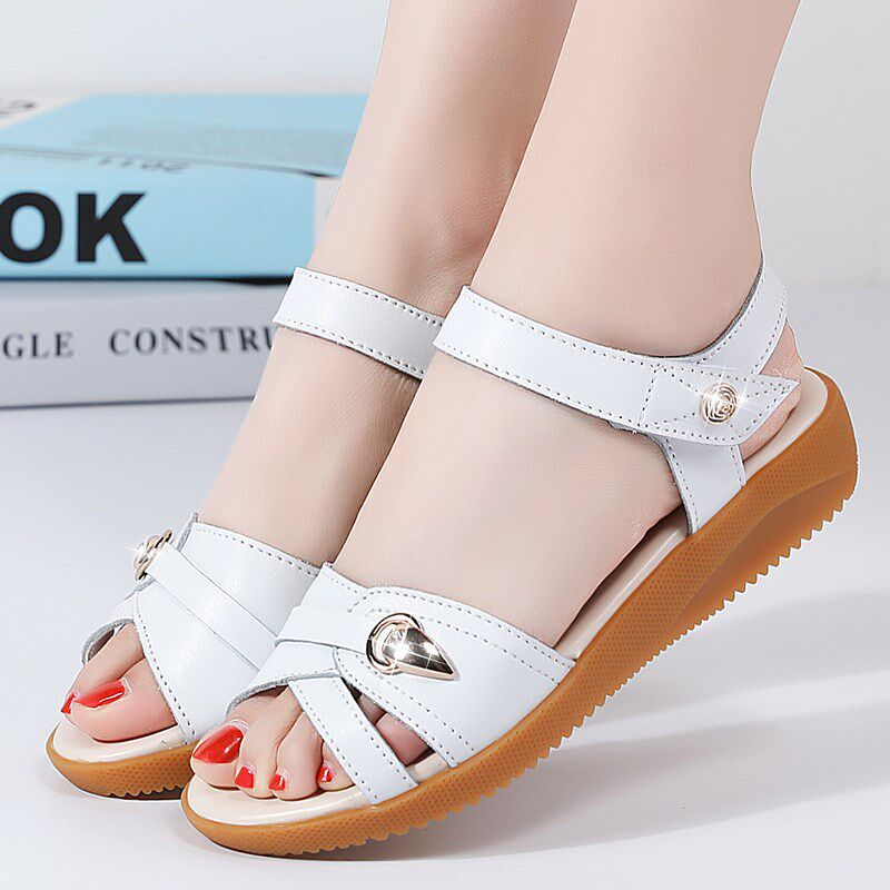 凉鞋女款2025新款夏r季女士外穿夏天轻便平底中老年妈妈休闲女鞋