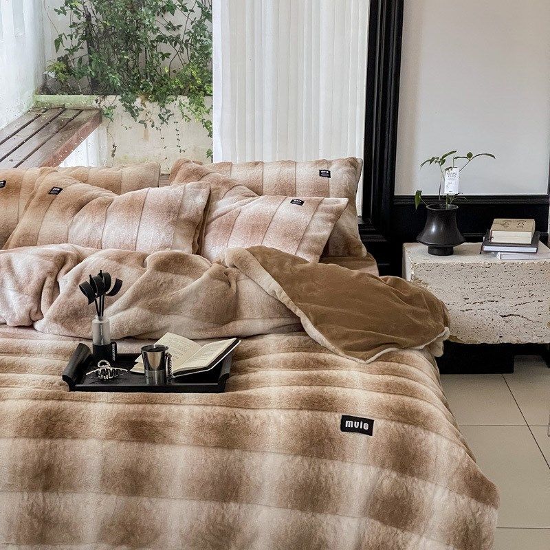 新款高克重简约轻奢刺绣四件套兔毛绒金貂绒法莱绒水晶绒床上用品