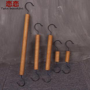 新品促销服装店挂钩S型铁艺复古实木木柱吊挂正挂侧挂配件上墙钩