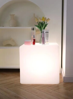 轻奢北欧落地灯极简方形装饰氛围灯茶几客厅卧室装饰凳子创意摆件