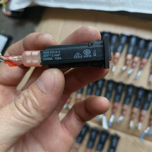 可维修W28-XQ1A-3 热断路器开关
